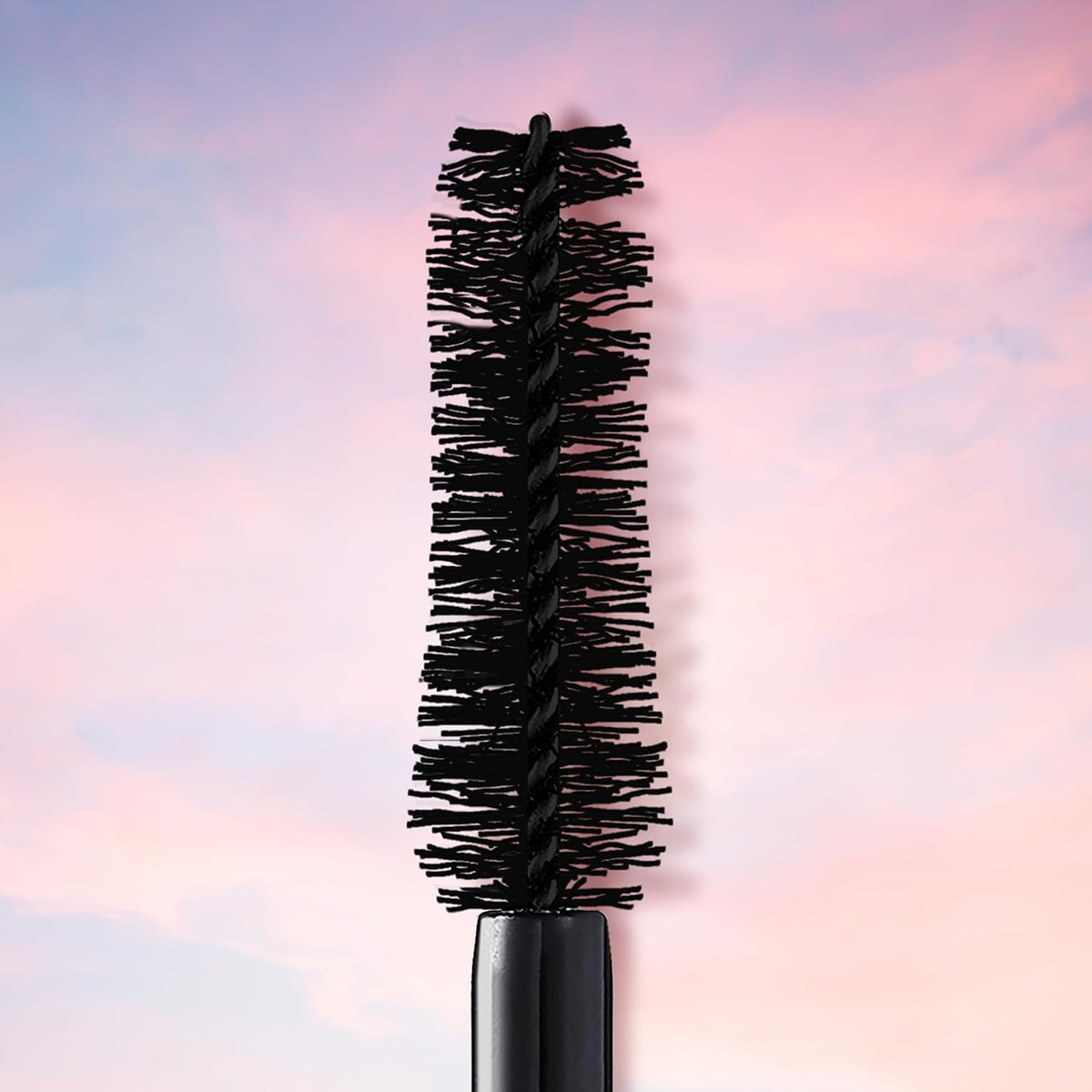 L'oreal pestañina Voluminous Makeup Lash Paradise da mayor volumen, longitud y un negro intenso