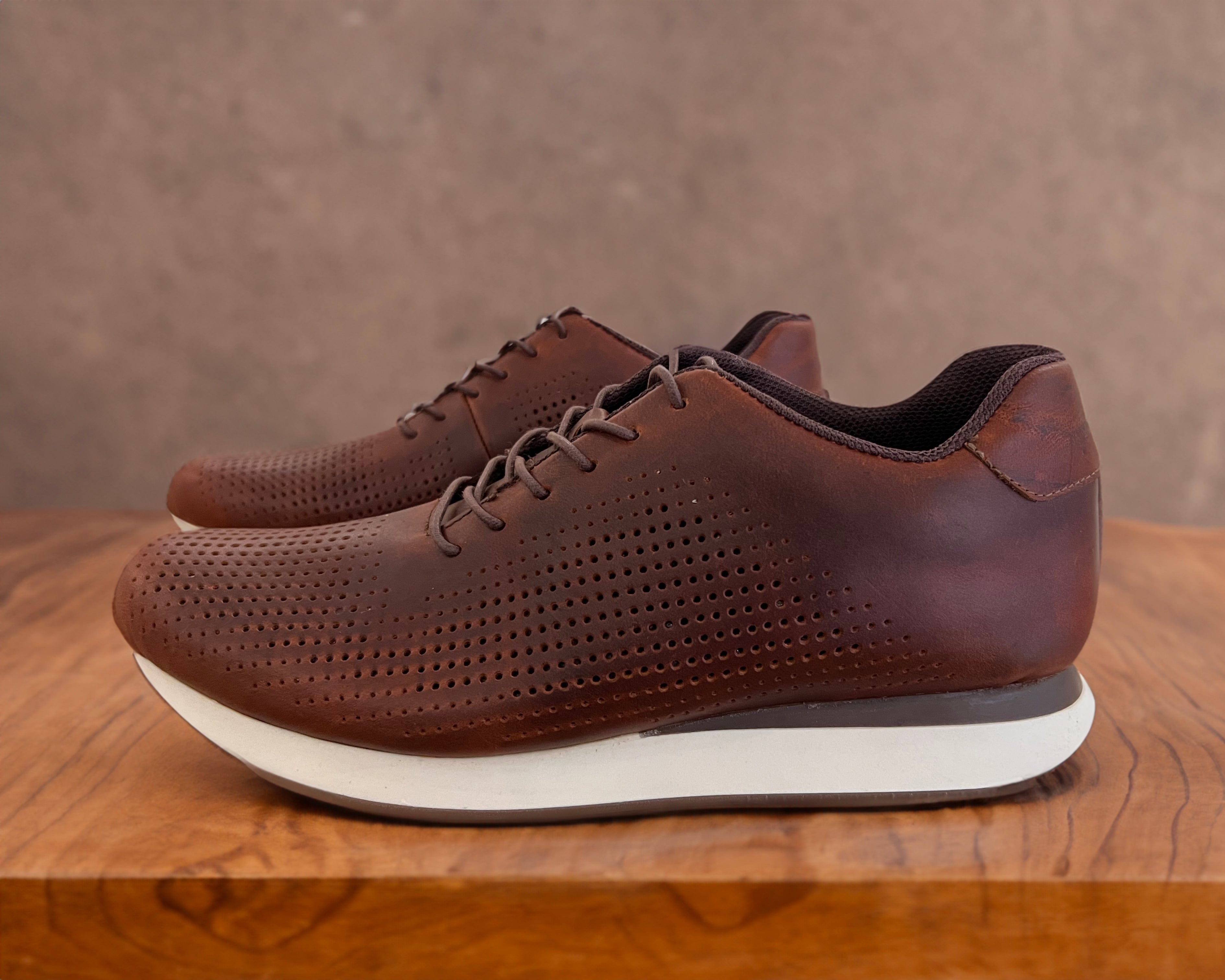 Zapato en cuero tipo tenis para hombre café rojizo