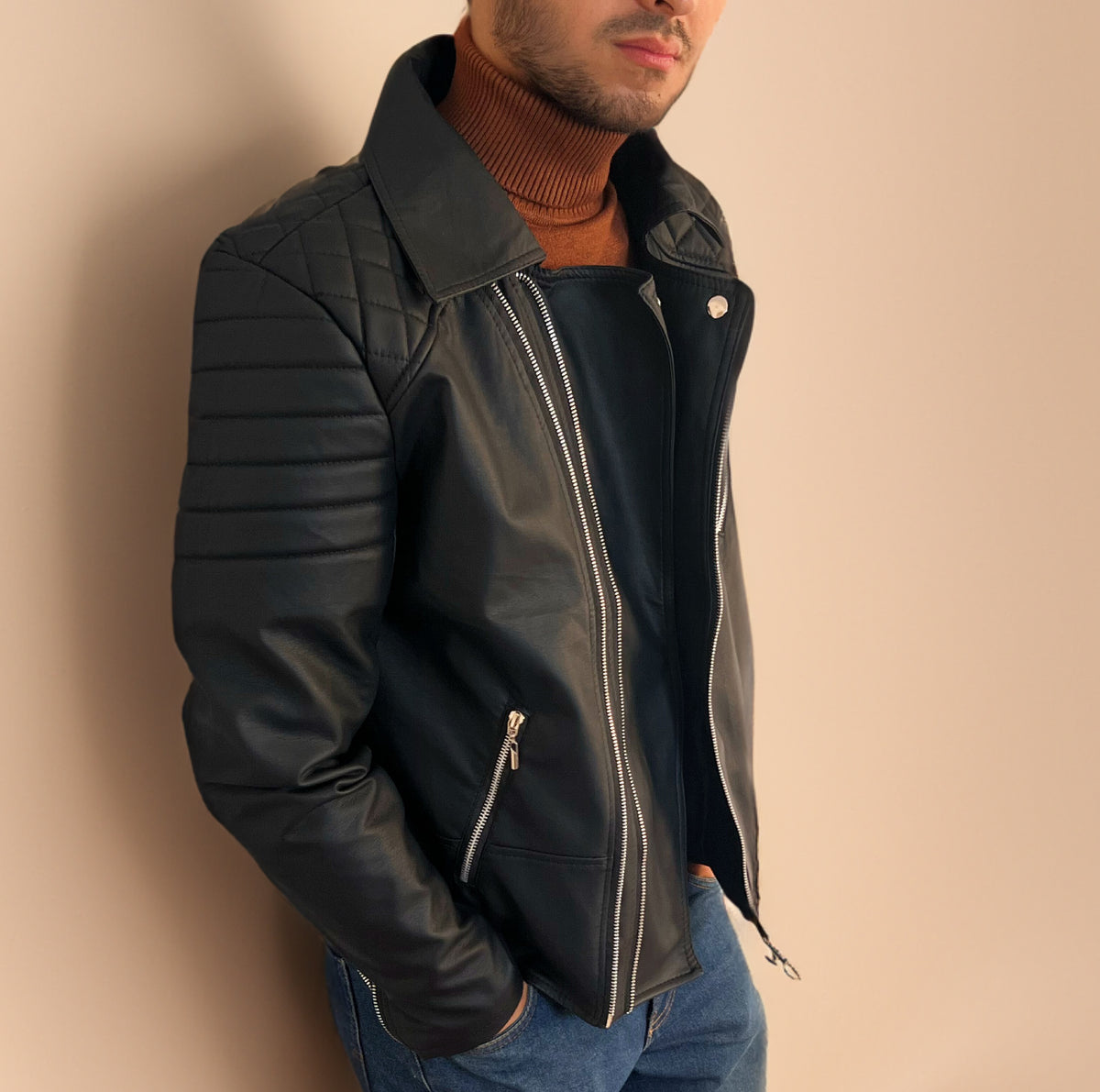 Chaqueta negra cuerina para hombre